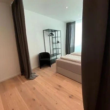 Atelierhaus Zentrum,ruhig,100 Meter Vom Rathausplatz Apartment *